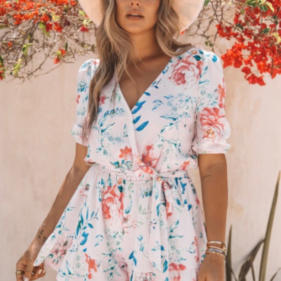 ‼️🌸Floral Print Puff Sleeves Romper 🌸‼️ - Picture 9 of 12